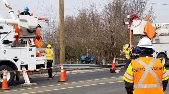 bucket to ground communication using wireless headsets