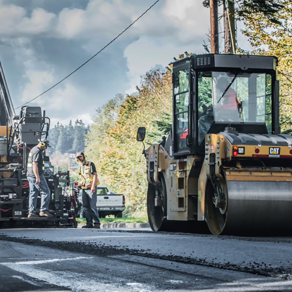 Asphalt paving crew using Sonetics Portable Wireless System.