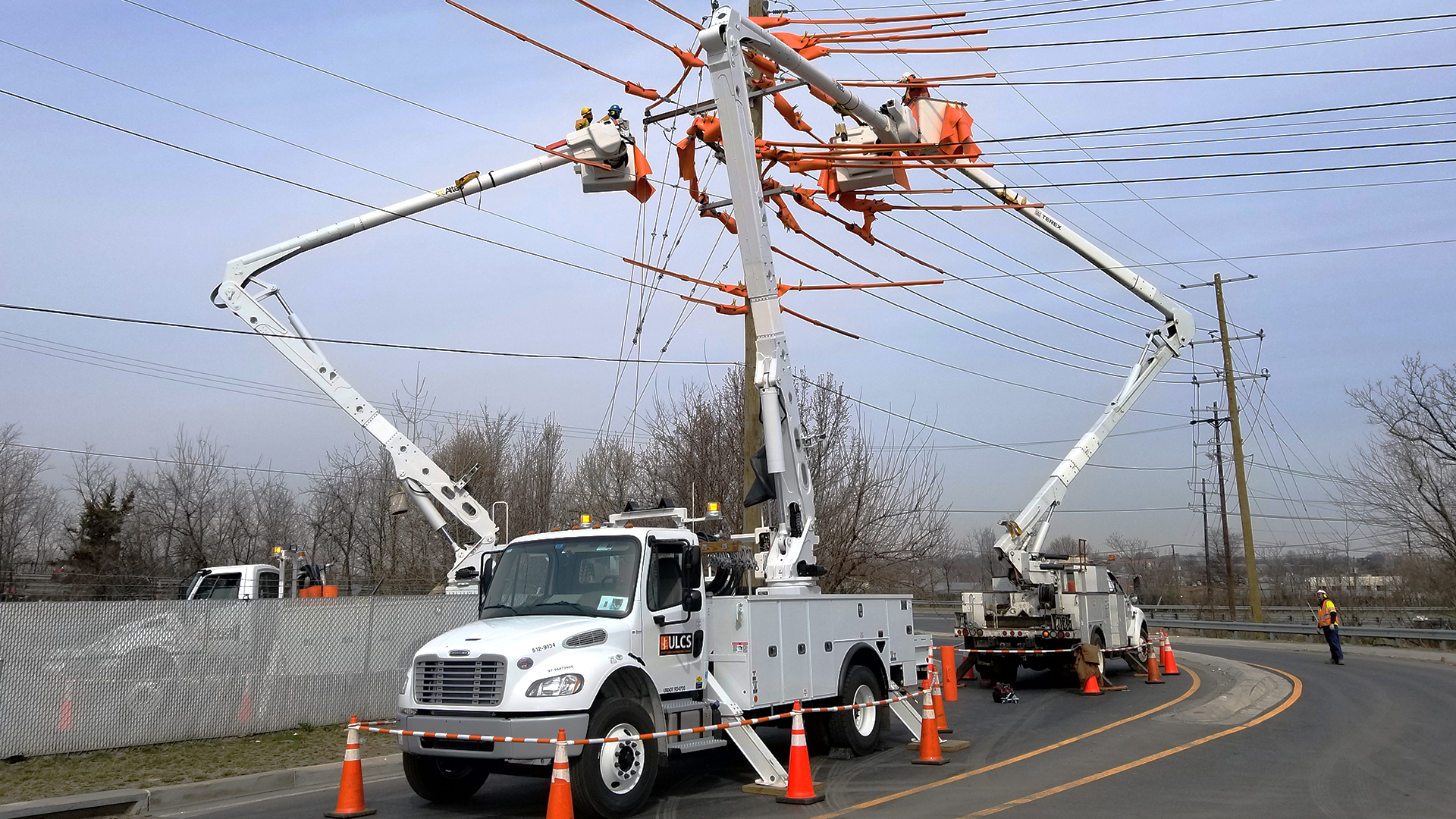 Utility crew using Sonetics Portable Wireless System.